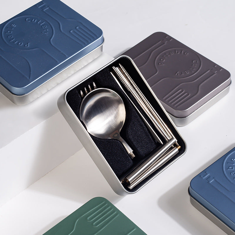 Stainless steel portable cutlery set